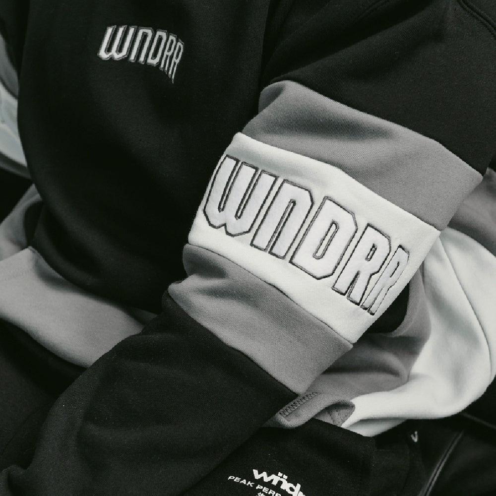 Wndrr |メンズ ラッチ パネル フード スウェット (ブラック/グレー)